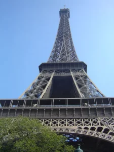 Eiffel Tower, Tour Eiffel, France, Français, langue française, French language, blue sky, Paris French course learning lessons conversation tutor teacher foreign second language FLE